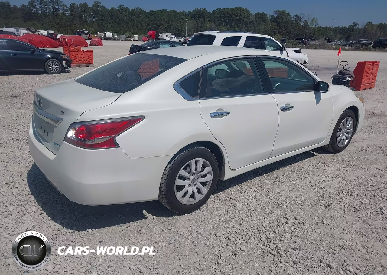 2014 Nissan Altima 2.5 S VIN:1N4AL3AP6EN355568 - 4