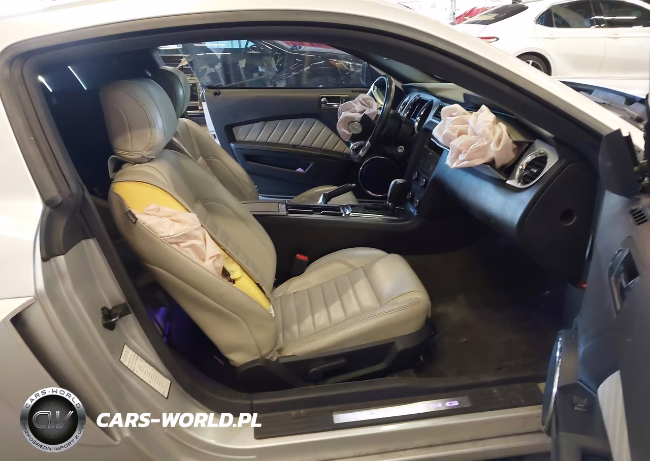 2014 Ford Mustang V6 Premium VIN:1ZVBP8AMXE5232522 - 5