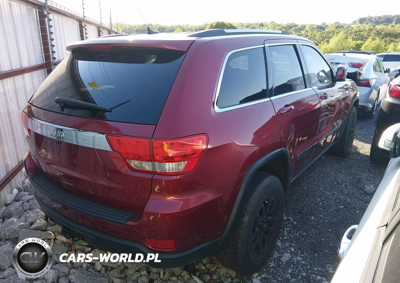 2013 Jeep Grand Cherokee Laredo VIN:1C4RJFAG4DC555914 - 4