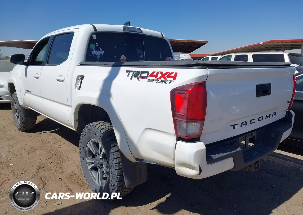 2018 Toyota Tacoma Trd Sport VIN:5TFCZ5AN4JX129667 - 3