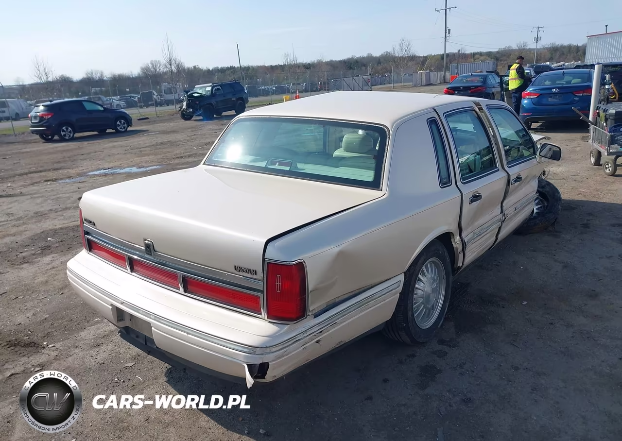 1997 Lincoln Town Car Cartier VIN:1LNLM83W2VY748608 - 4