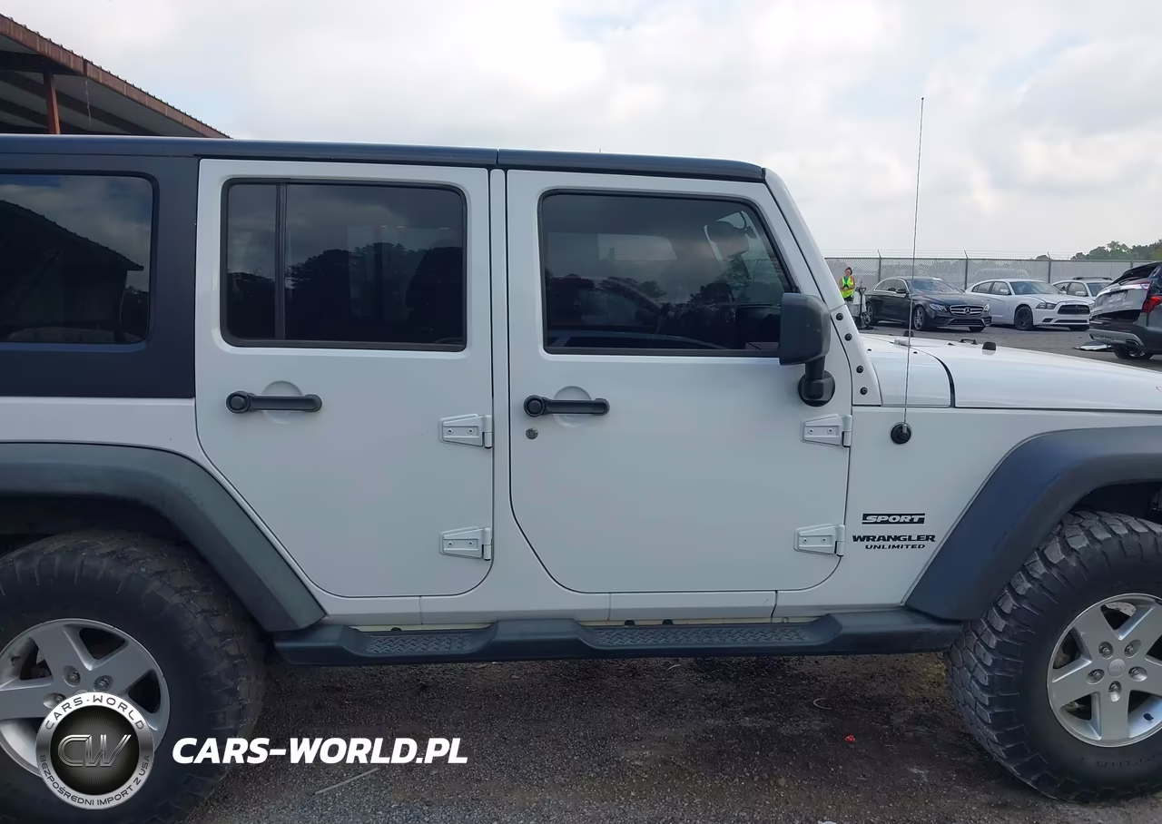 2014 Jeep Wrangler Unlimited Sport VIN:1C4BJWDG5EL307802 - 13
