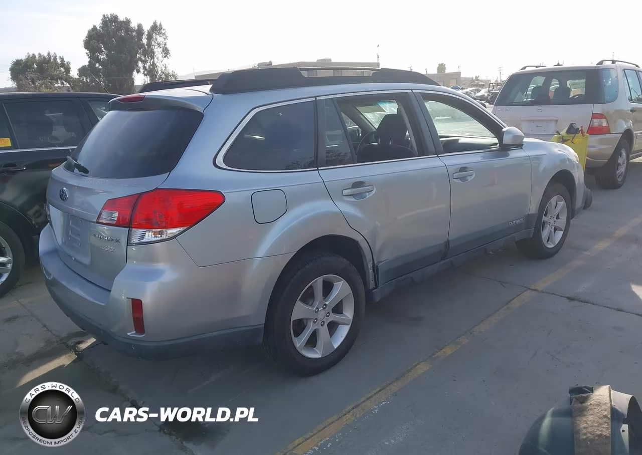 2013 Subaru Outback 2.5I Premium VIN:4S4BRBCC6D3322500 - 4