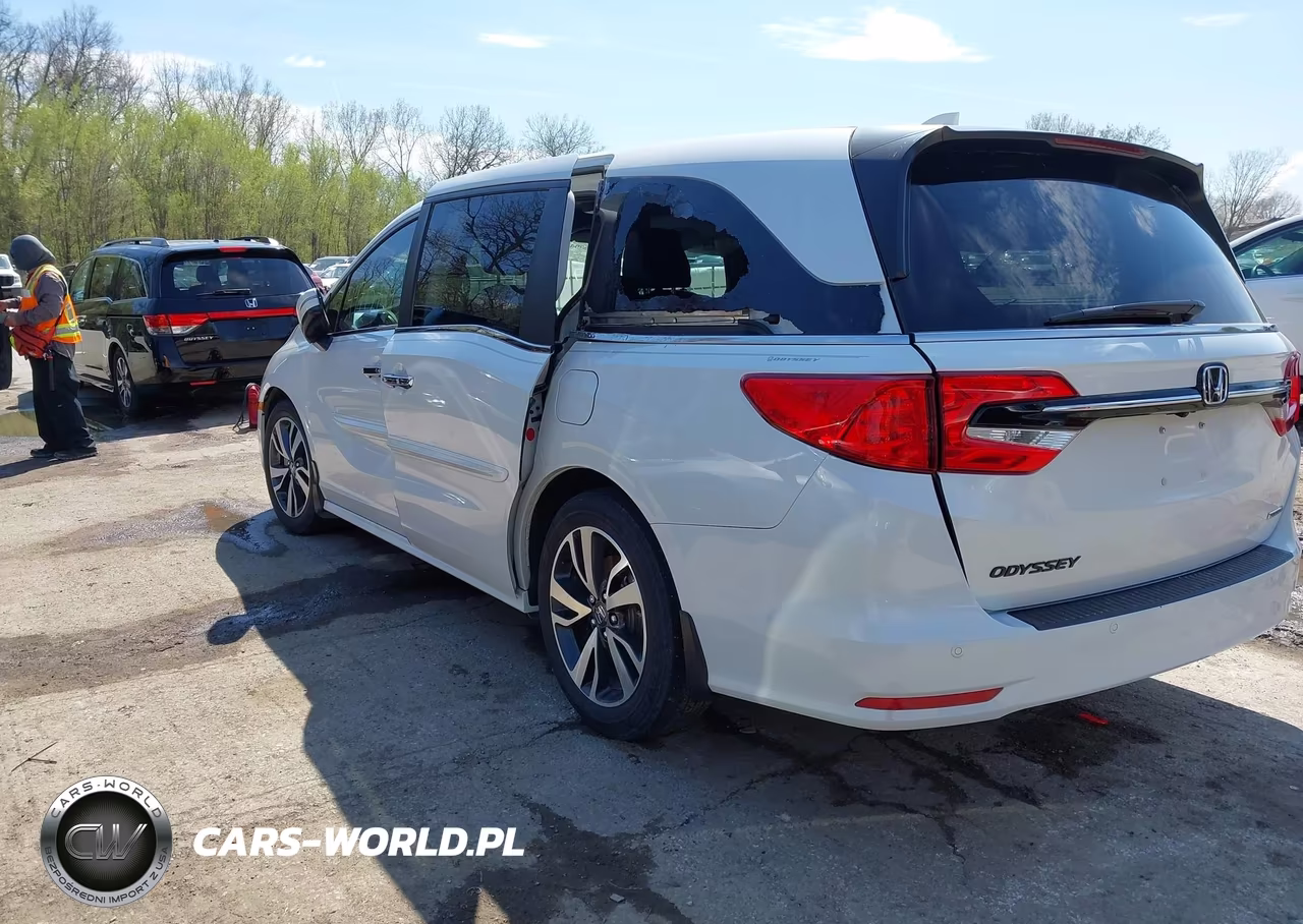 2023 Honda Odyssey Touring VIN:5FNRL6H87PB021659 - 3
