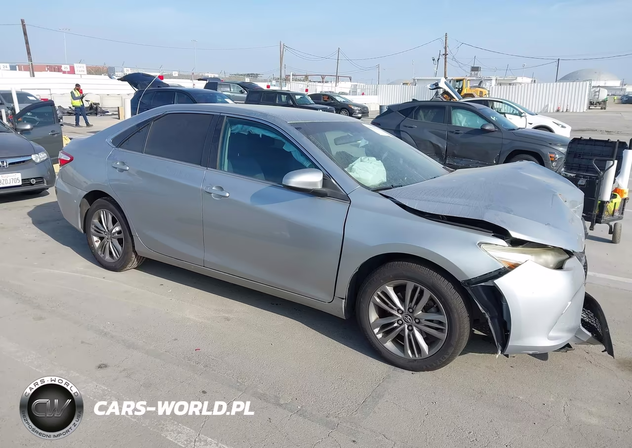 2015 Toyota Camry Se – zdjęcie 1 z 17