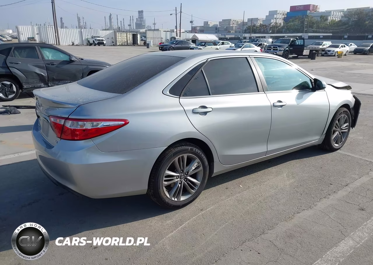 2015 Toyota Camry Se VIN:4T1BF1FK4FU944130 - 4