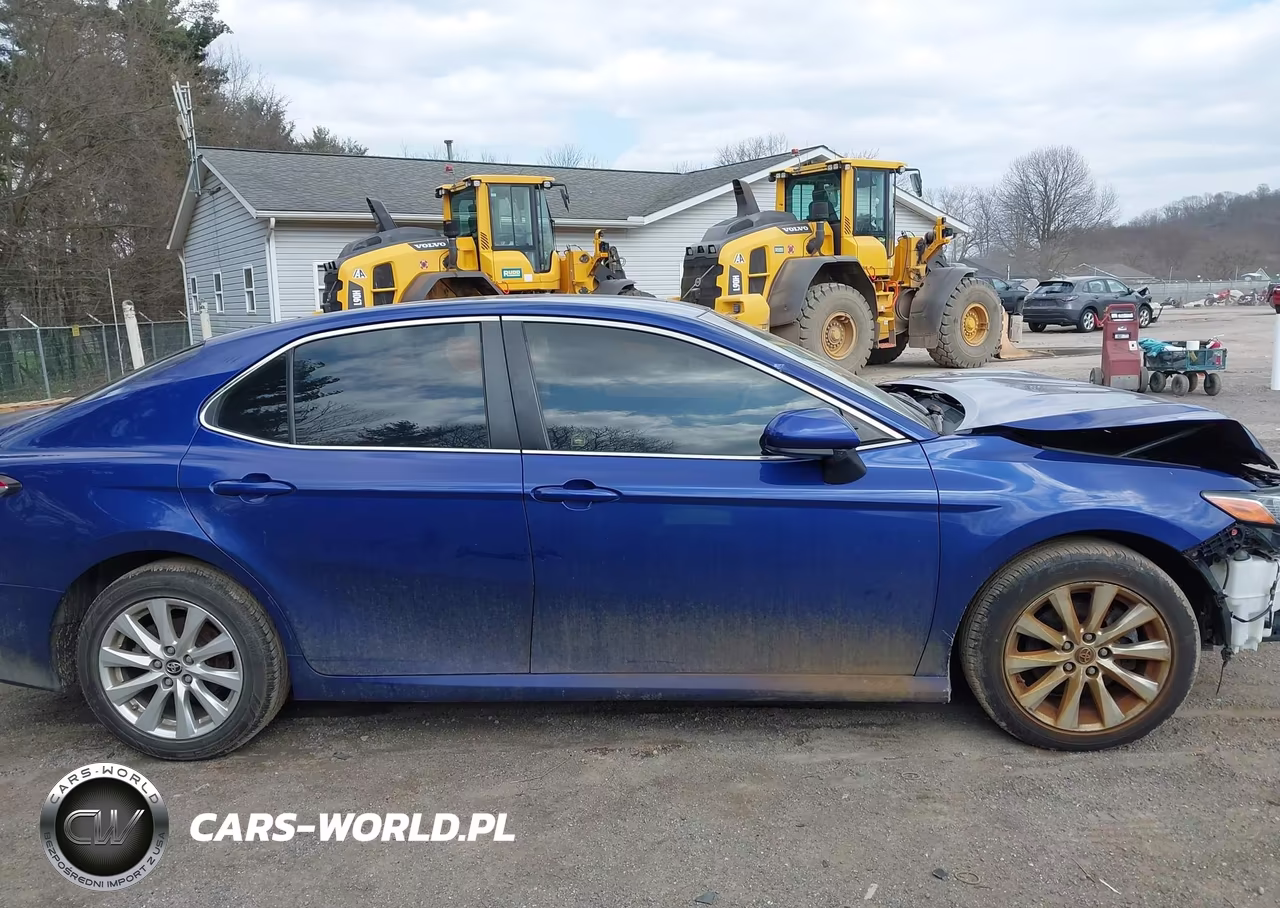 2018 Toyota Camry Le VIN:JTNB11HK6J3016460 - 14