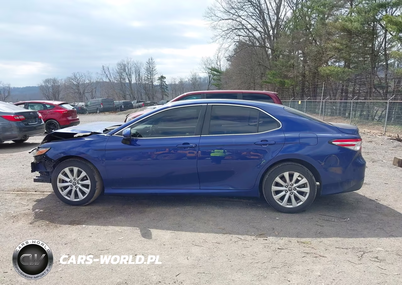 2018 Toyota Camry Le VIN:JTNB11HK6J3016460 - 15