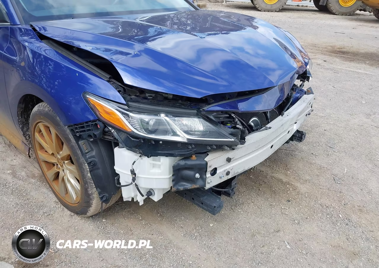 2018 Toyota Camry Le VIN:JTNB11HK6J3016460 - 18