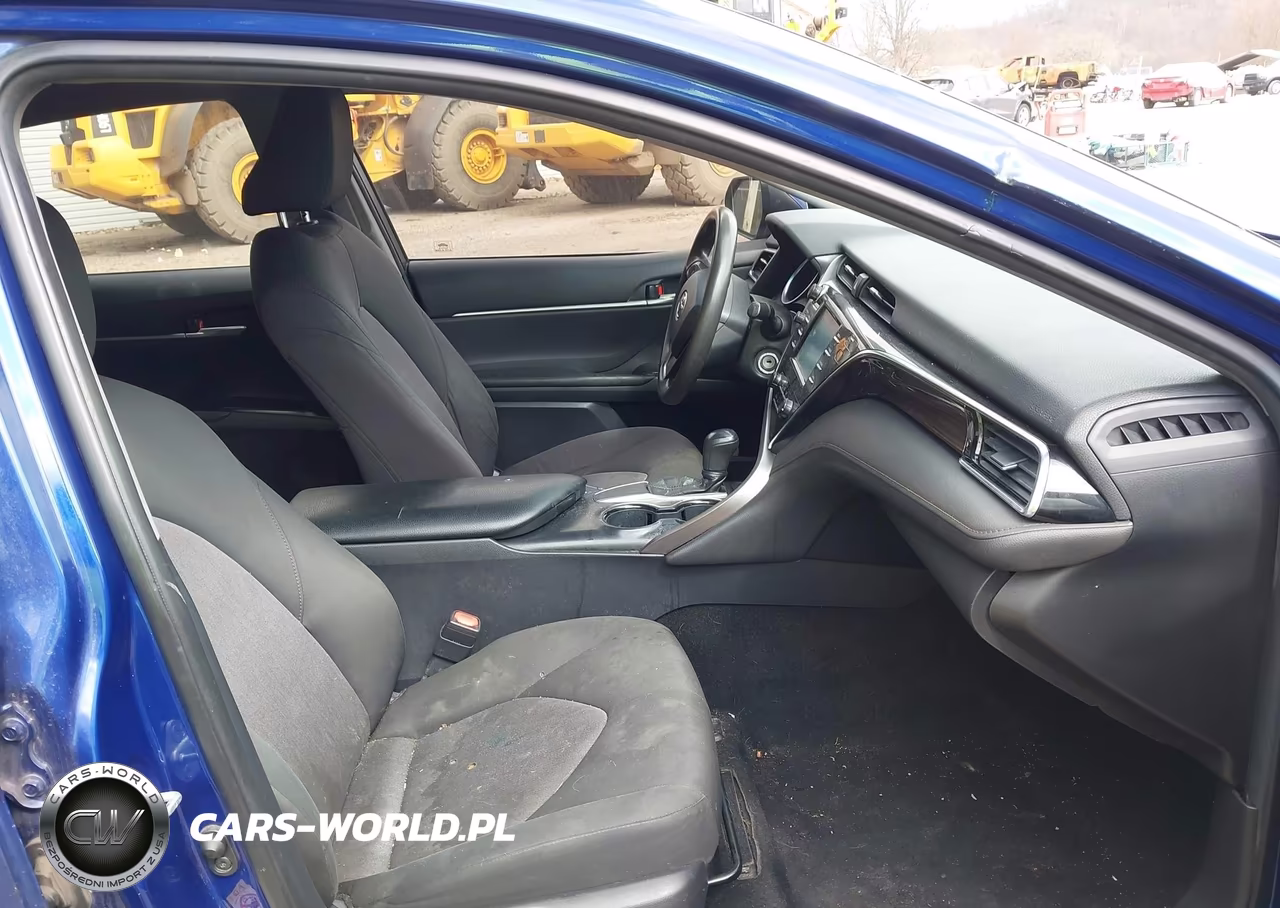 2018 Toyota Camry Le VIN:JTNB11HK6J3016460 - 5