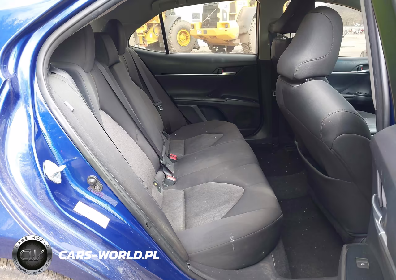 2018 Toyota Camry Le VIN:JTNB11HK6J3016460 - 8