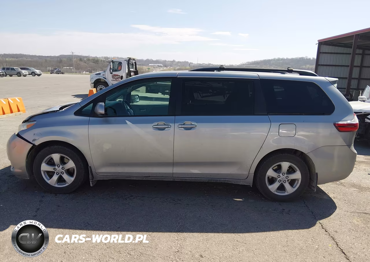 2017 Toyota Sienna Le 8 Passenger VIN:5TDKZ3DCXHS895249 - 14
