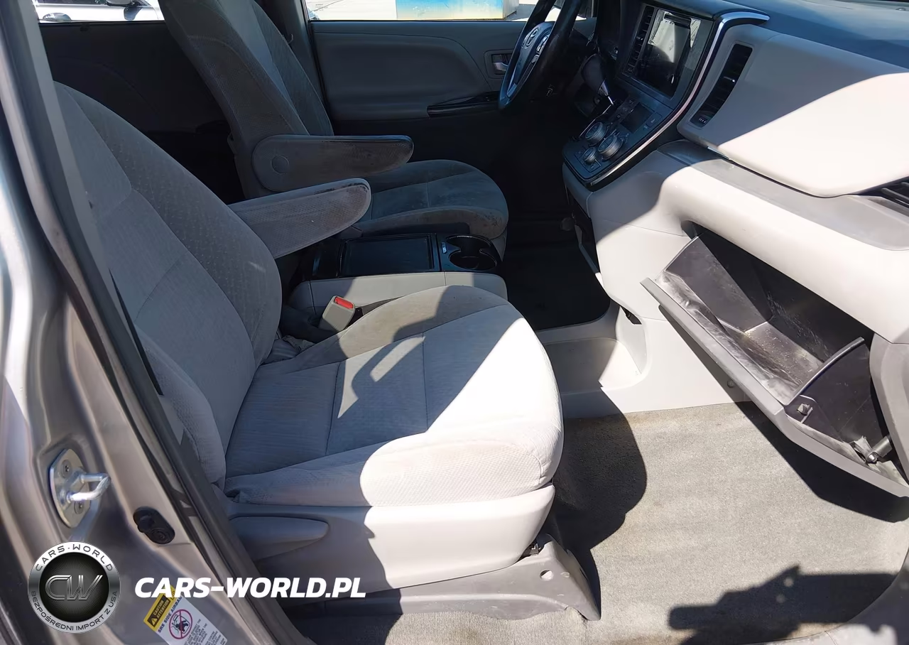 2017 Toyota Sienna Le 8 Passenger VIN:5TDKZ3DCXHS895249 - 5