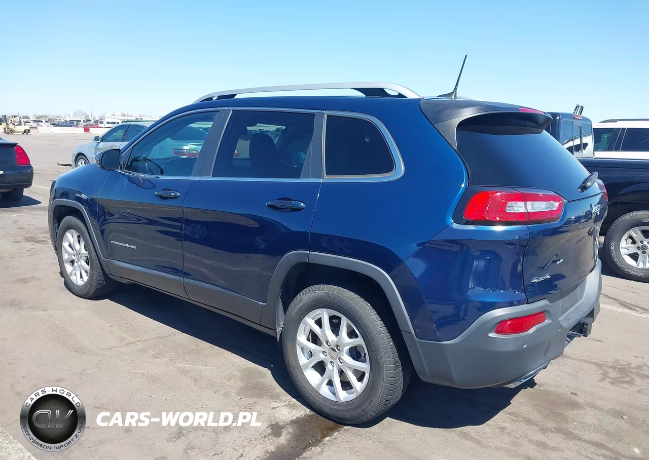 2018 Jeep Cherokee Latitude Plus 4X4 VIN:1C4PJMLX0JD548246 - 3