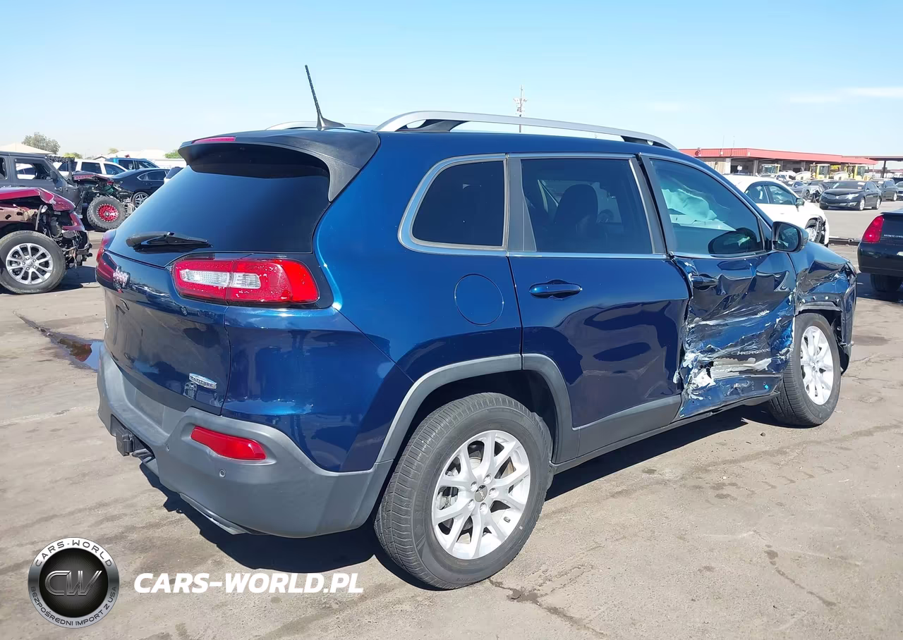 2018 Jeep Cherokee Latitude Plus 4X4 VIN:1C4PJMLX0JD548246 - 4