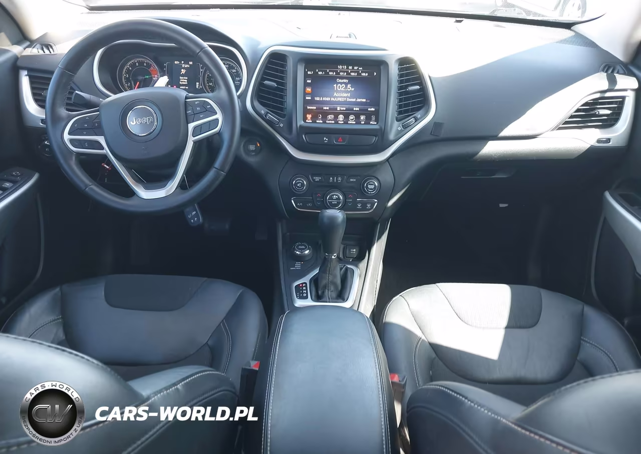 2018 Jeep Cherokee Latitude Plus 4X4 VIN:1C4PJMLX0JD548246 - 5
