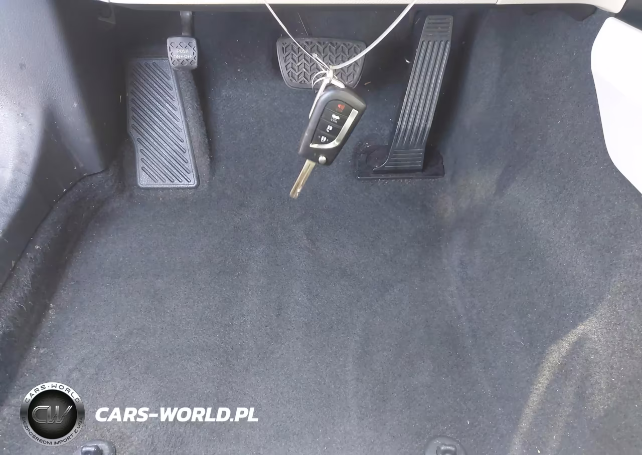 2019 Toyota Camry Le VIN:4T1B11HK2KU703737 - 11