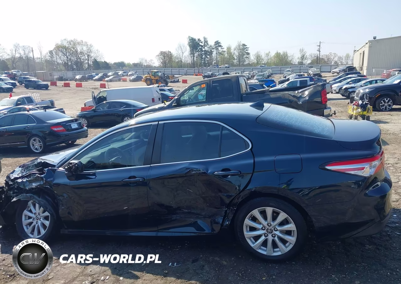 2019 Toyota Camry Le VIN:4T1B11HK2KU703737 - 14
