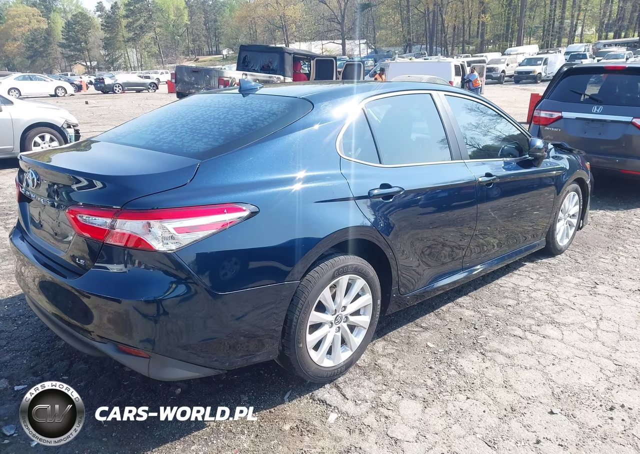 2019 Toyota Camry Le VIN:4T1B11HK2KU703737 - 4