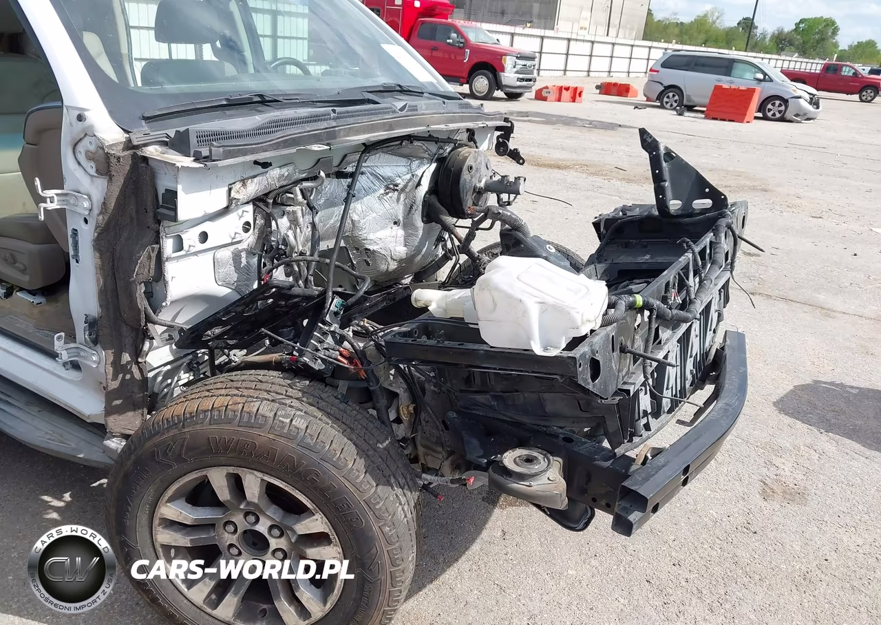 2015 Chevrolet Tahoe Lt VIN:1GNSCBKC0FR129211 - 17