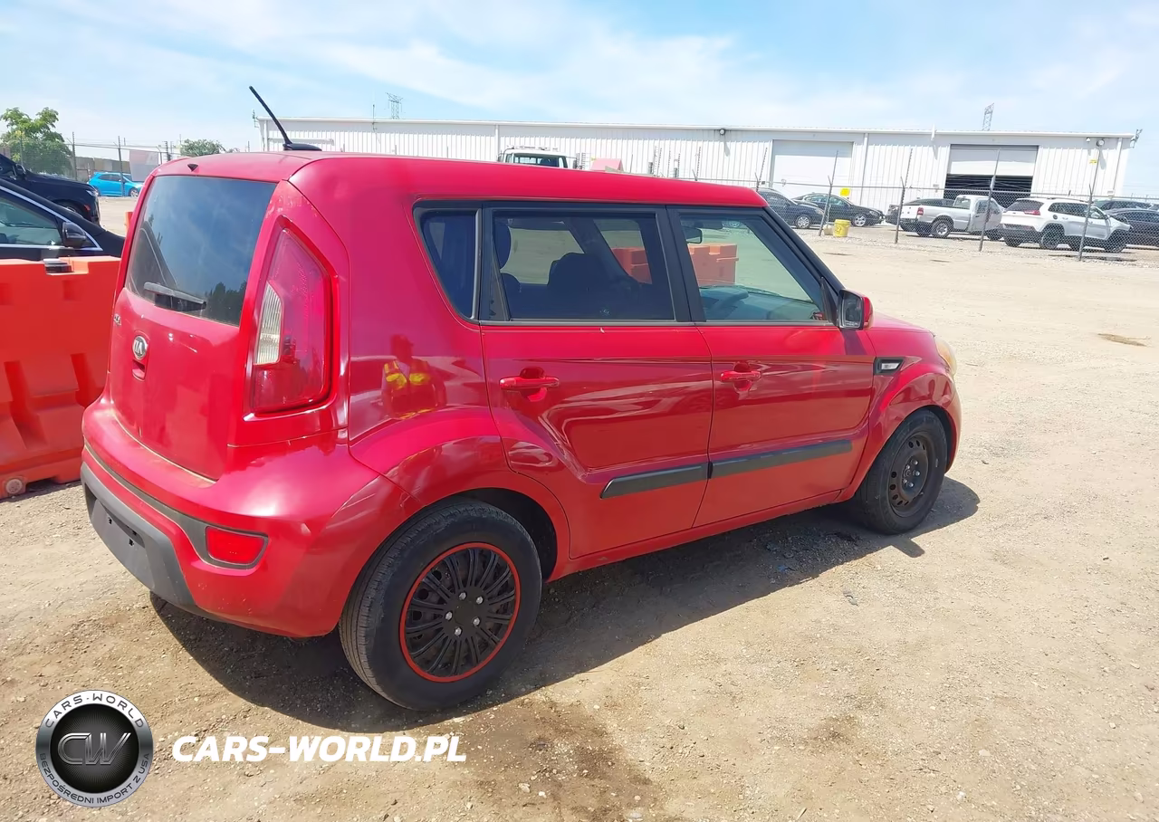 2013 Kia Soul VIN:KNDJT2A59D7570870 - 4