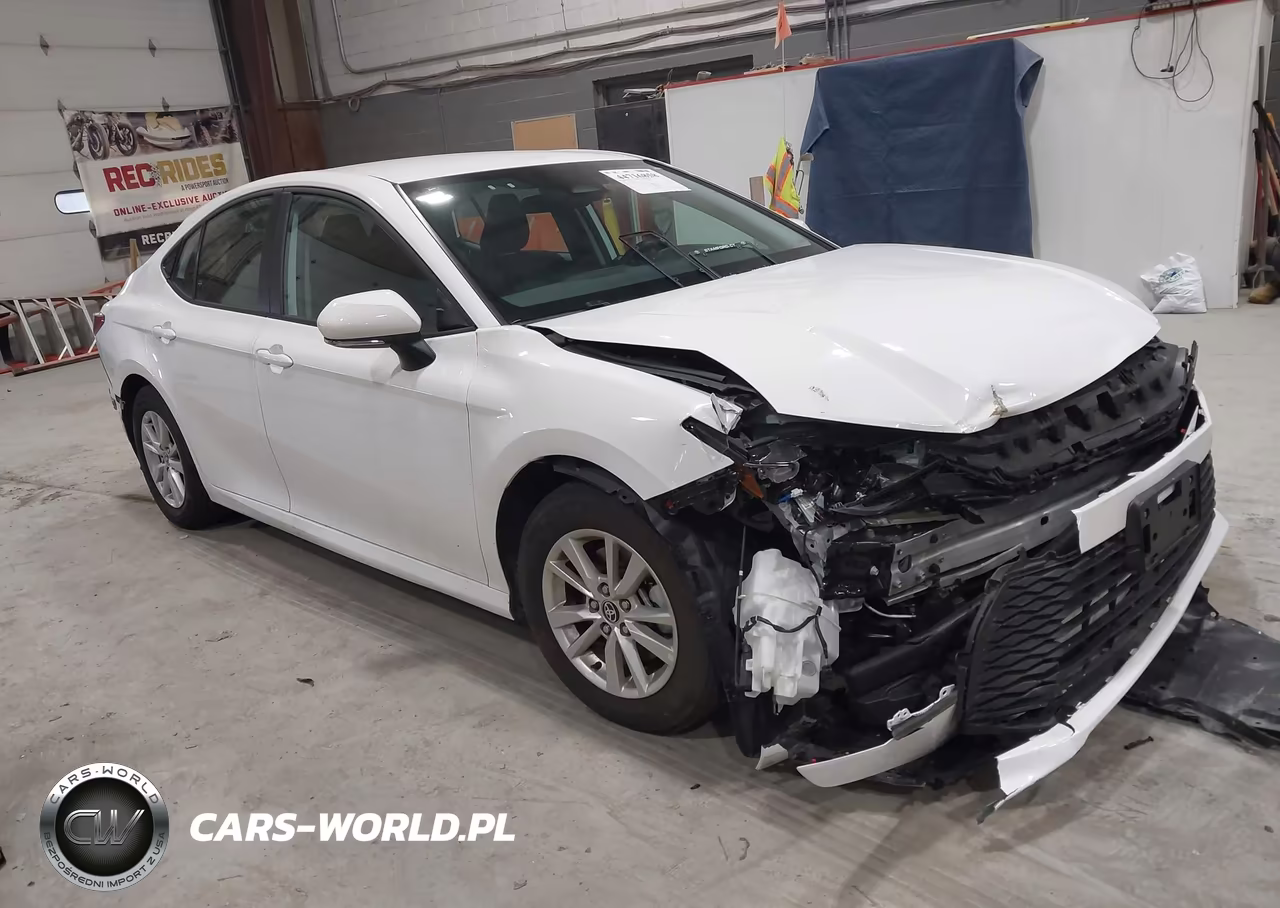 2025 Toyota Camry Le – zdjęcie 1 z 16