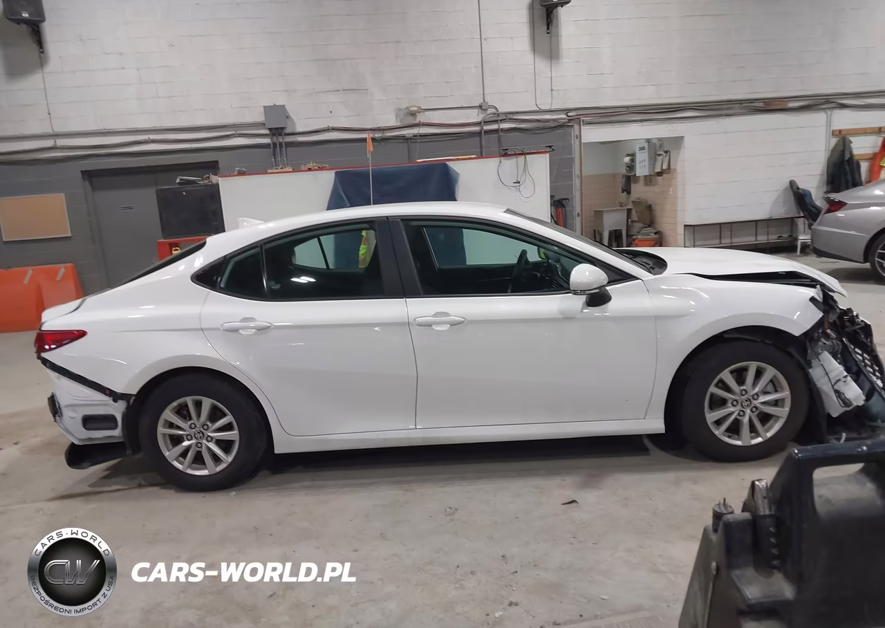 2025 Toyota Camry Le VIN:4T1DAACK0SU000475 - 13
