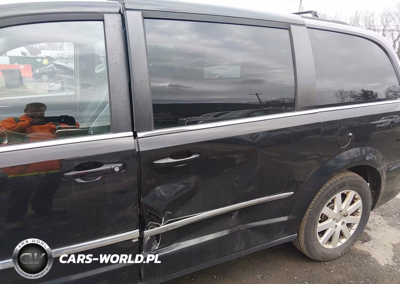 2016 Chrysler Town & Country Touring VIN:2C4RC1BG5GR293005 - 17
