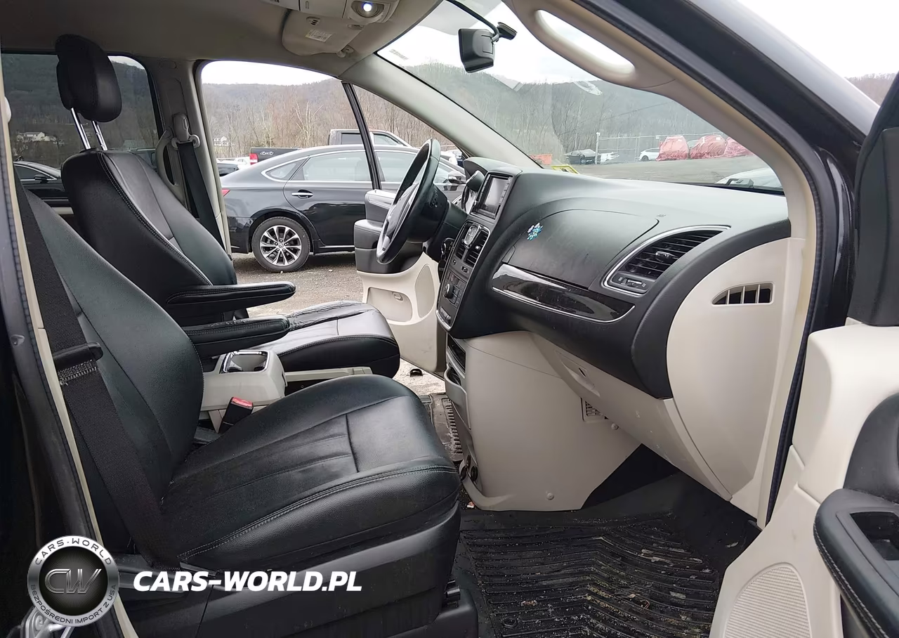 2016 Chrysler Town & Country Touring VIN:2C4RC1BG5GR293005 - 5