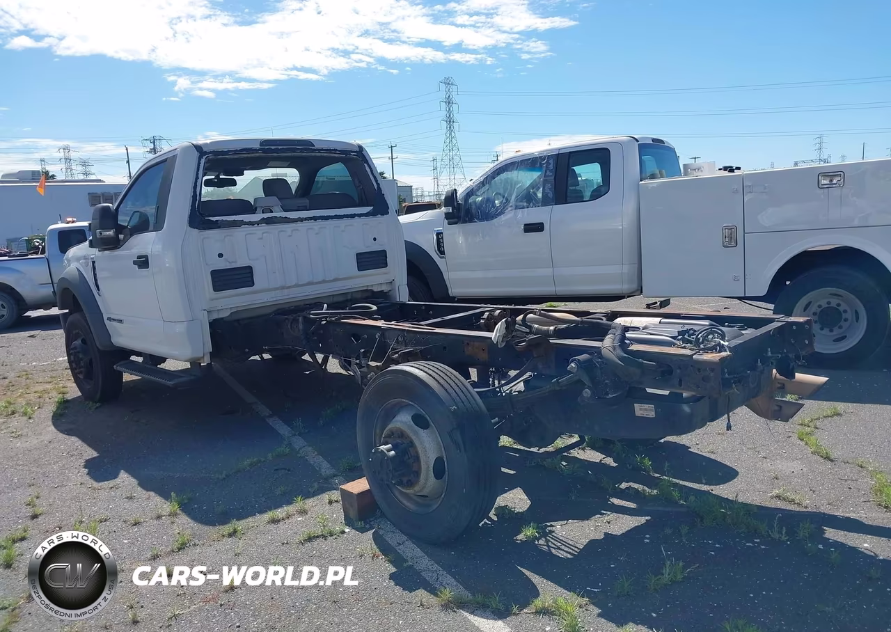 2017 Ford F-550 Chassis Xlt VIN:1FDUF5GT8HEC03063 - 3