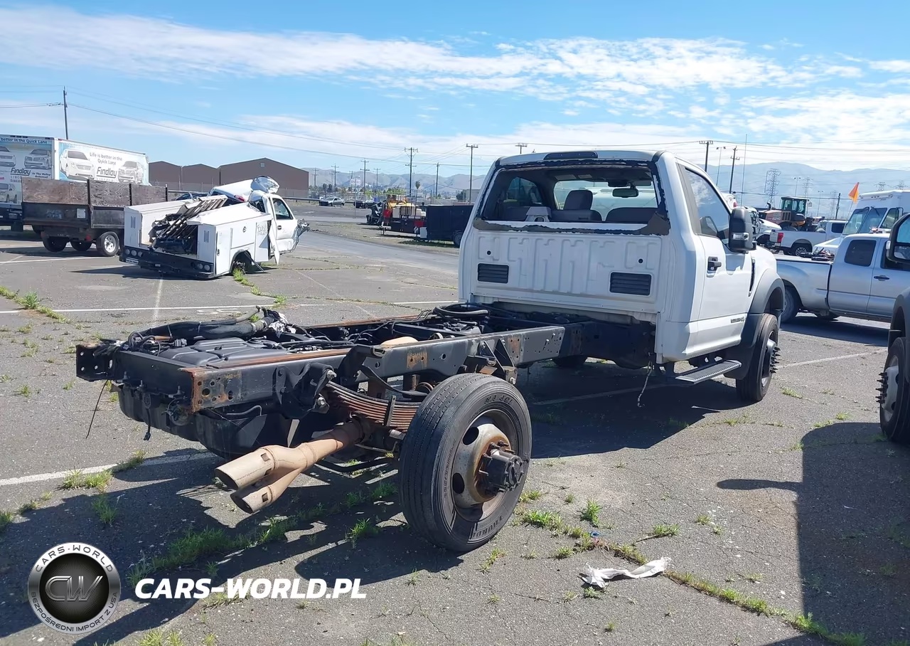 2017 Ford F-550 Chassis Xlt VIN:1FDUF5GT8HEC03063 - 4