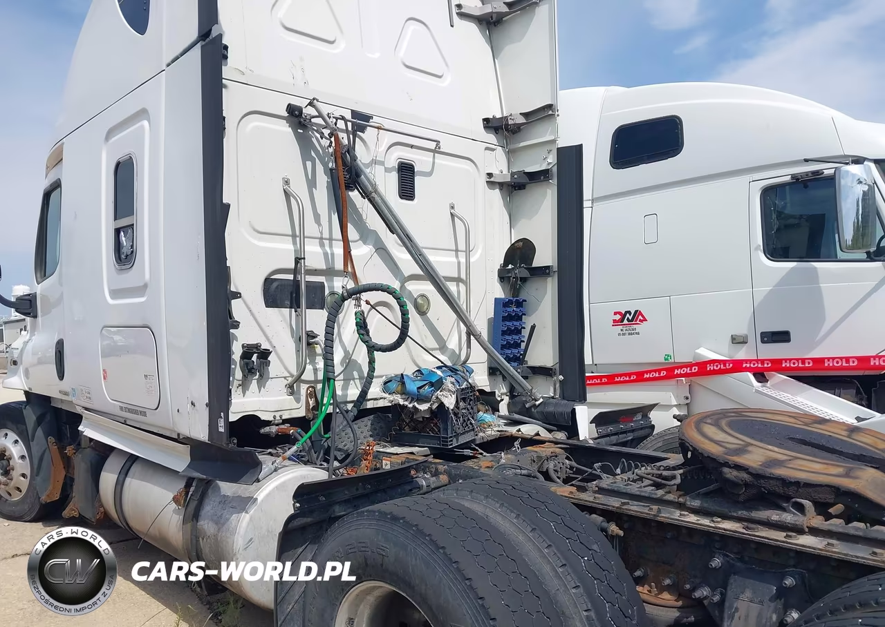 2015 Freightliner Cascadia 125 VIN:3AKJGLD54FSGD8665 - 18