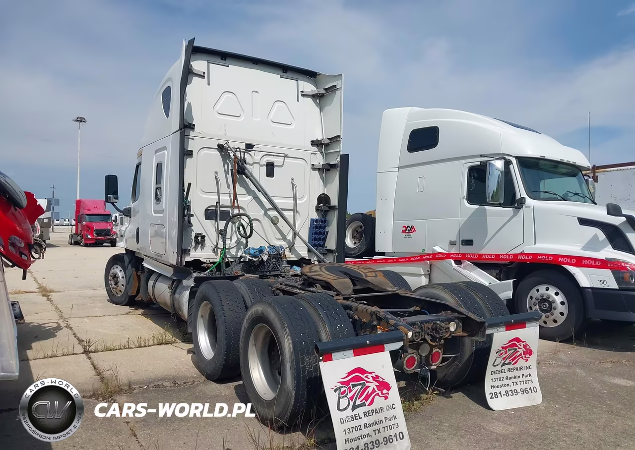 2015 Freightliner Cascadia 125 VIN:3AKJGLD54FSGD8665 - 3