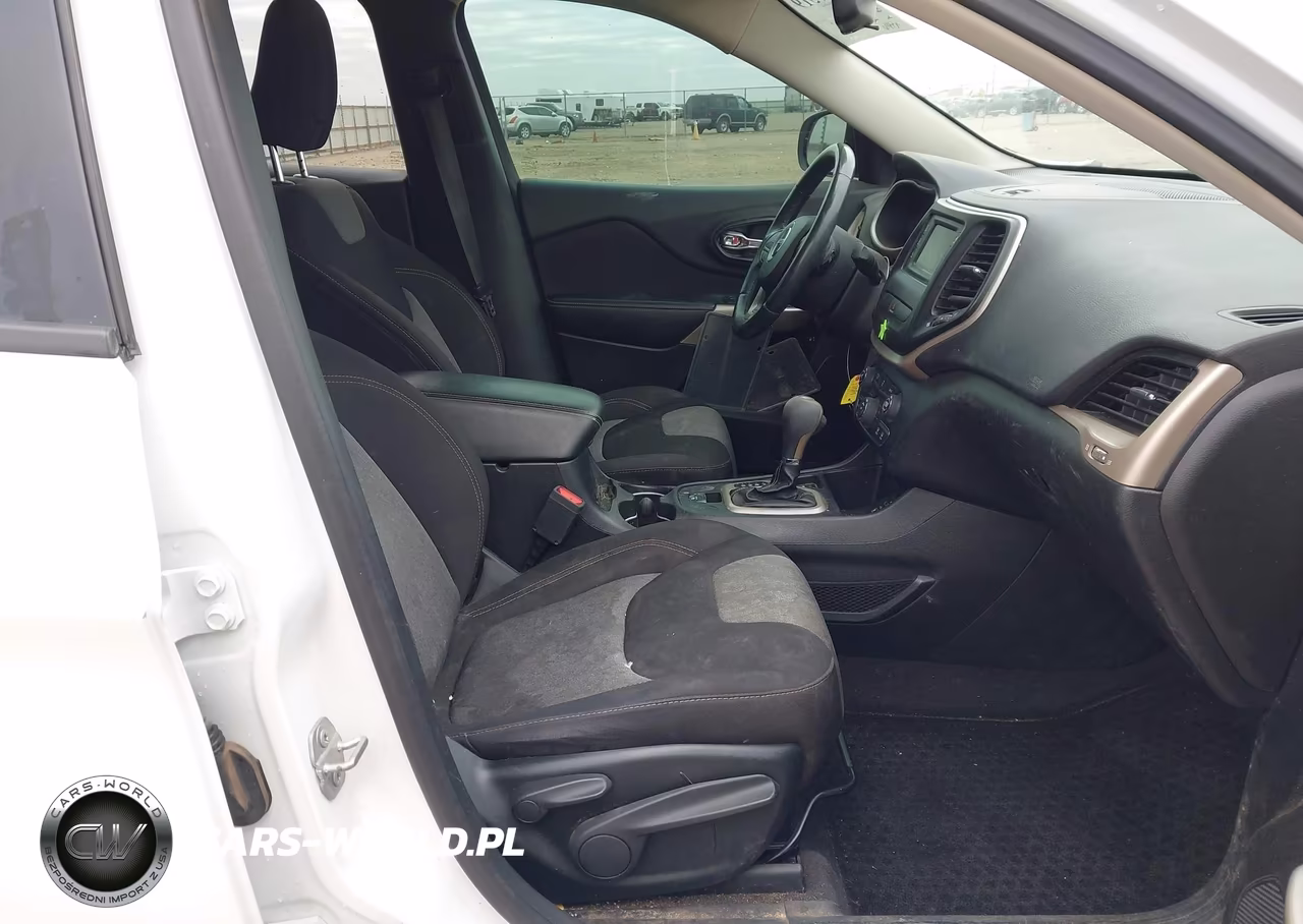 2018 Jeep Cherokee Latitude Fwd VIN:1C4PJLCB3JD542360 - 5