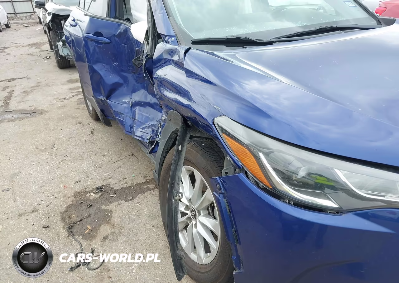 2022 Toyota Corolla Cross Le VIN:7MUCAAAG9NV018437 - 6