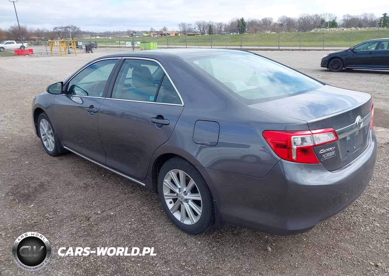 2014 Toyota Camry Xle VIN:4T4BF1FK1ER341737 - 3