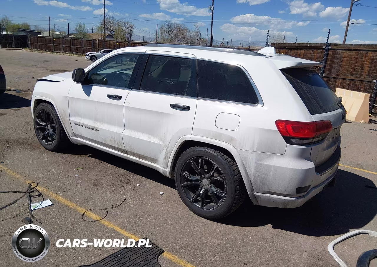 2015 Jeep Grand Cherokee Overland VIN:1C4RJFCG8FC607108 - 3