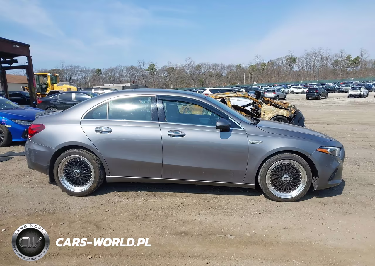 2020 Mercedes-Benz A 220 4Matic VIN:W1K3G4FB0LW043740 - 13