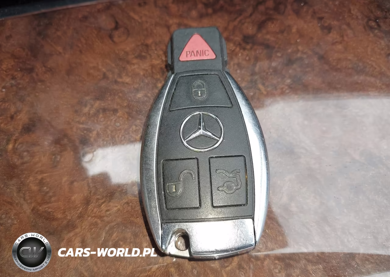 2010 Mercedes-Benz E 550 4Matic VIN:WDDHF9AB1AA214955 - 11