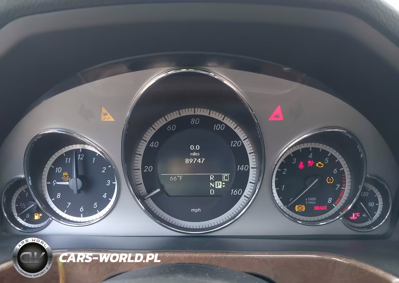 2010 Mercedes-Benz E 550 4Matic VIN:WDDHF9AB1AA214955 - 7