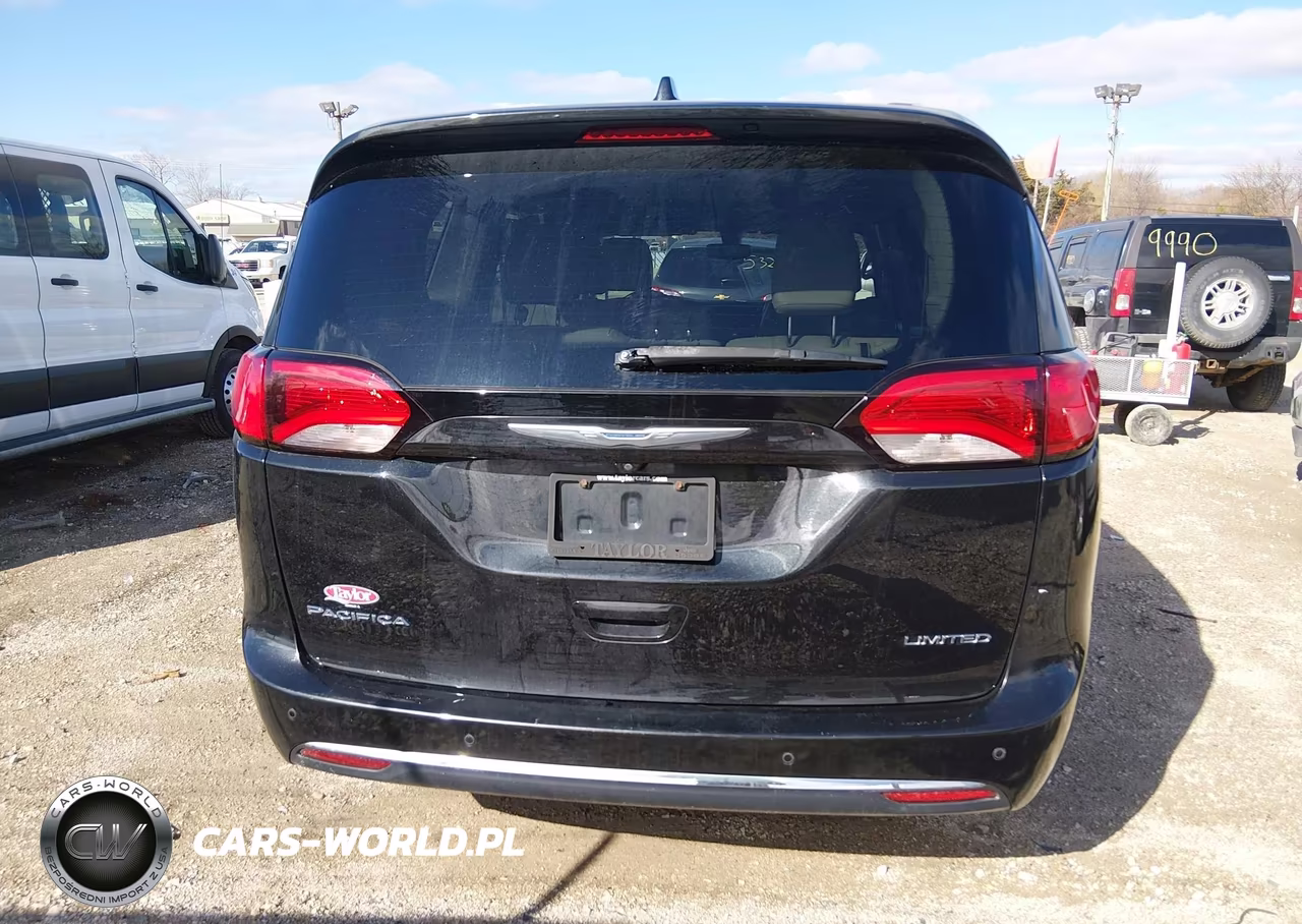 2018 Chrysler Pacifica Limited VIN:2C4RC1GG0JR117852 - 16