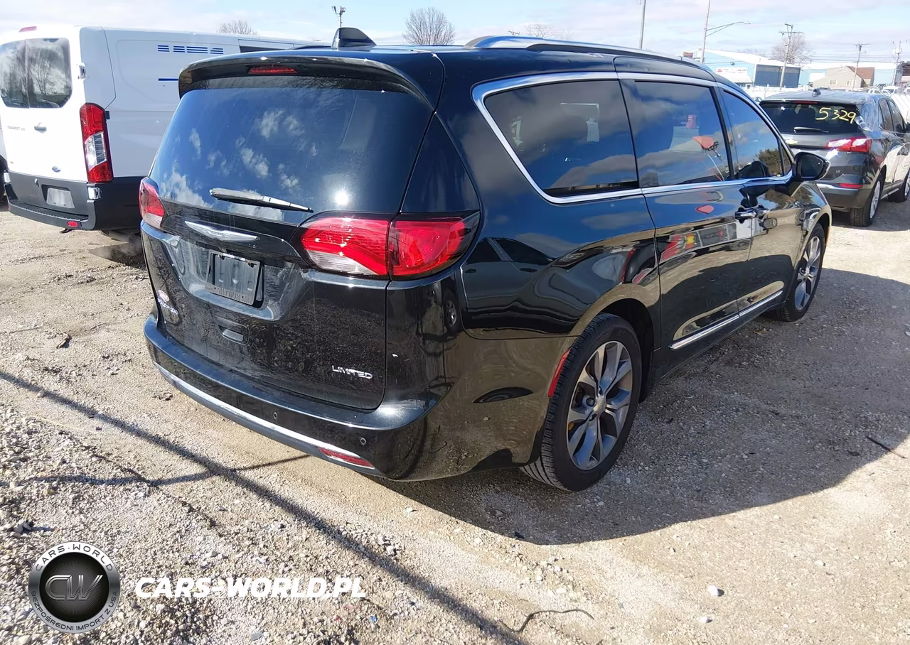 2018 Chrysler Pacifica Limited VIN:2C4RC1GG0JR117852 - 4