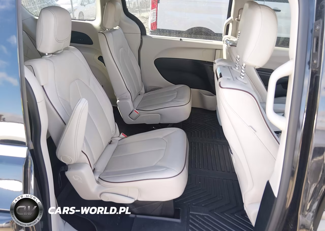 2018 Chrysler Pacifica Limited VIN:2C4RC1GG0JR117852 - 8