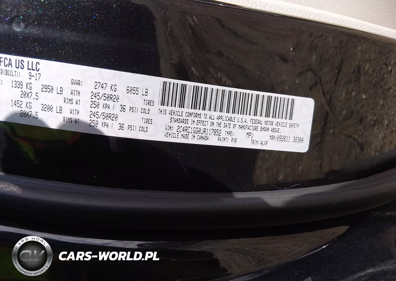 2018 Chrysler Pacifica Limited VIN:2C4RC1GG0JR117852 - 9
