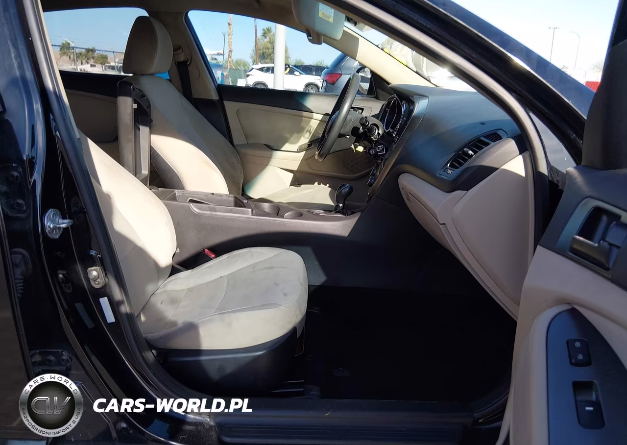 2013 Kia Optima Lx VIN:5XXGM4A75DG217389 - 5