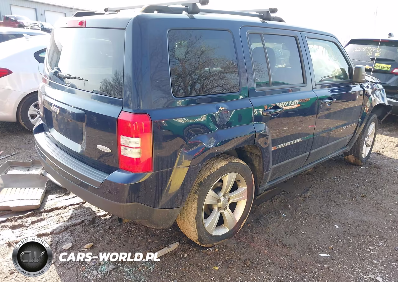 2015 Jeep Patriot Latitude VIN:1C4NJRFB1FD183927 - 4