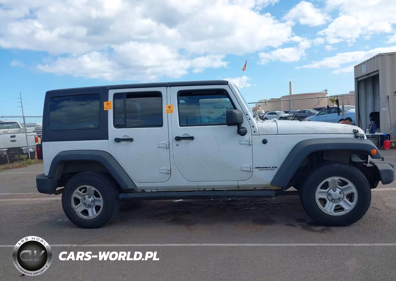 2013 Jeep Wrangler Unlimited Sport VIN:1C4BJWDG1DL550764 - 13