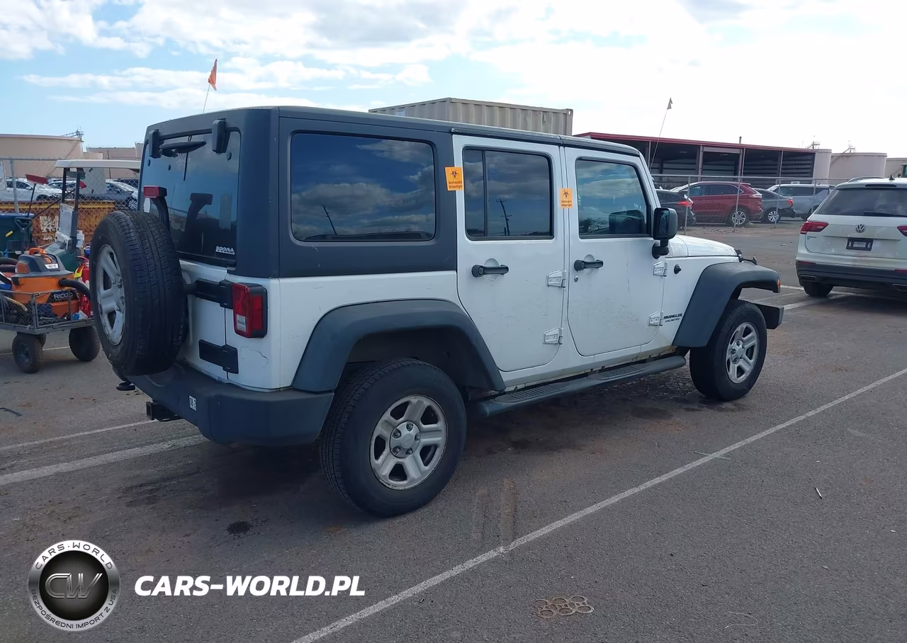 2013 Jeep Wrangler Unlimited Sport VIN:1C4BJWDG1DL550764 - 4
