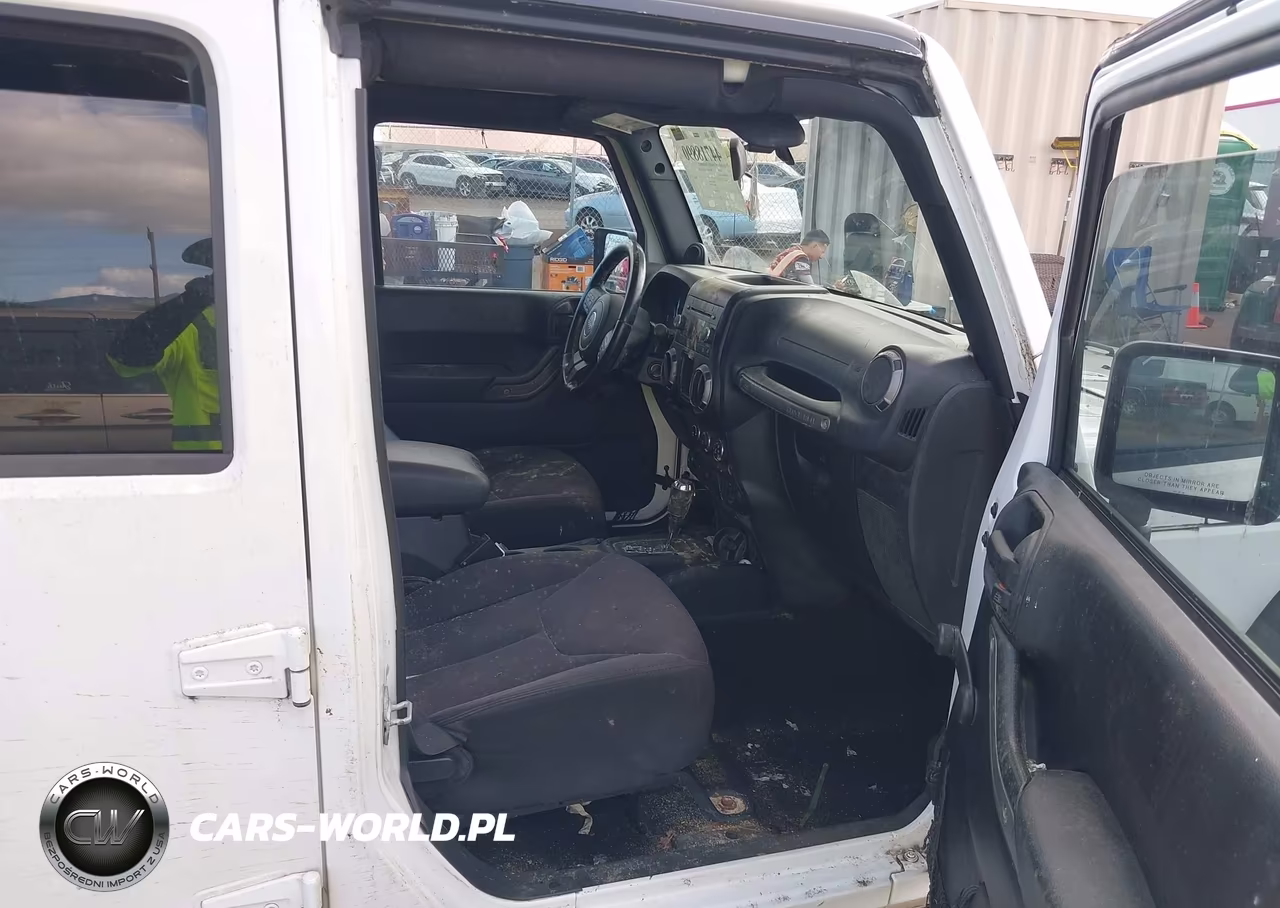 2013 Jeep Wrangler Unlimited Sport VIN:1C4BJWDG1DL550764 - 5