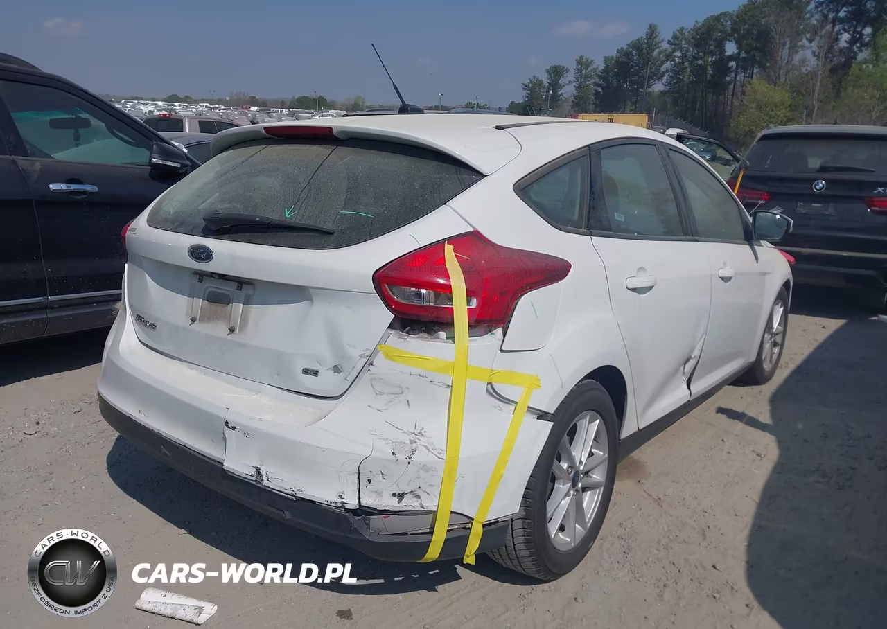 2017 Ford Focus Se VIN:1FADP3K26HL265115 - 4